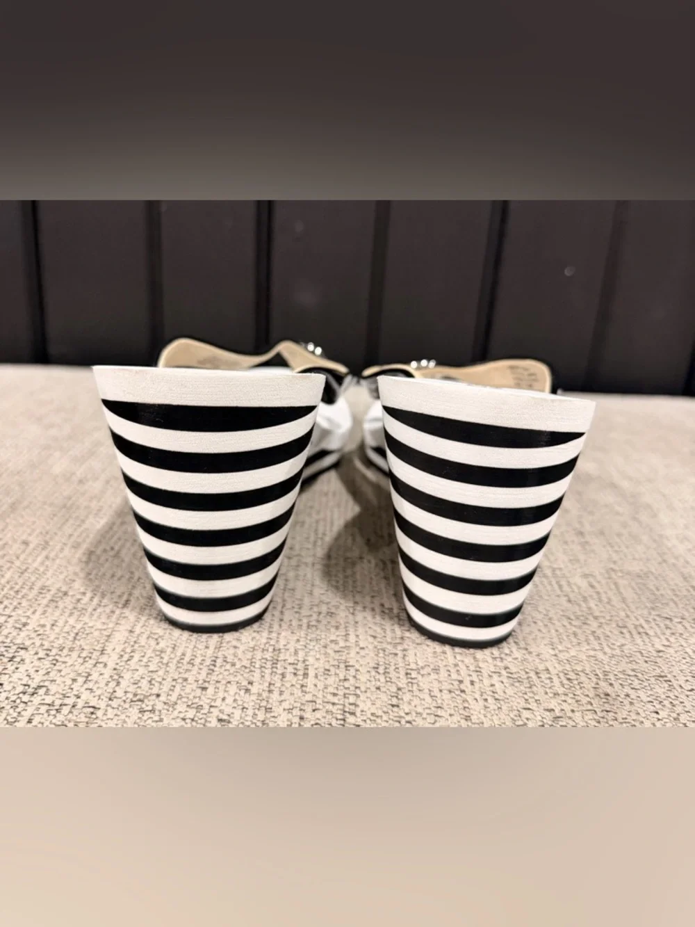 Michael Kors Black and White Striped Wedge Thong Sandals Size 7.5 - Picture 3 of 10